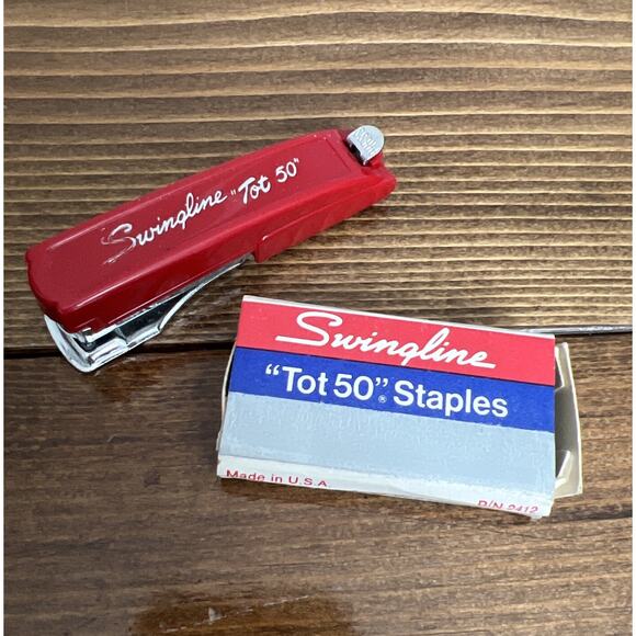 Swingline Tot 50 "Tot 50" Mini Stapler with Box of Staples And Plastic Case VTG - Picture 1 of 10